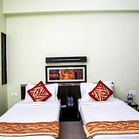 Hotel Hampi International Hospet Extérieur photo