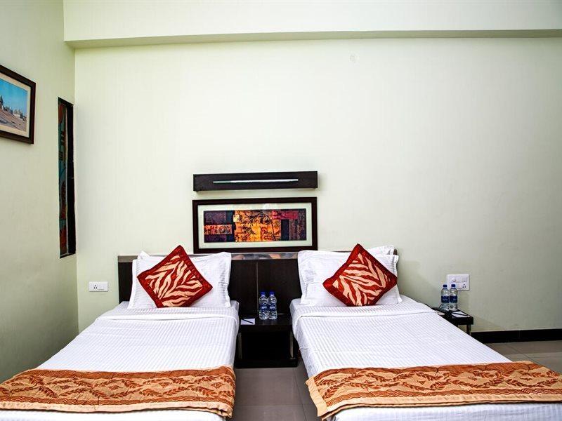 Hotel Hampi International Hospet Extérieur photo