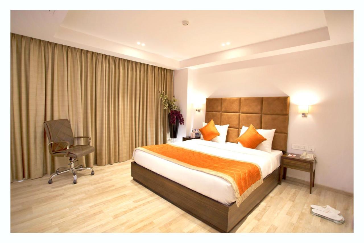 Hotel Hampi International Hospet Extérieur photo