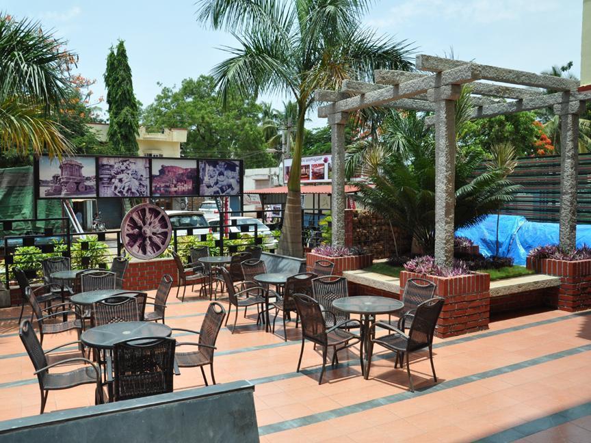 Hotel Hampi International Hospet Extérieur photo