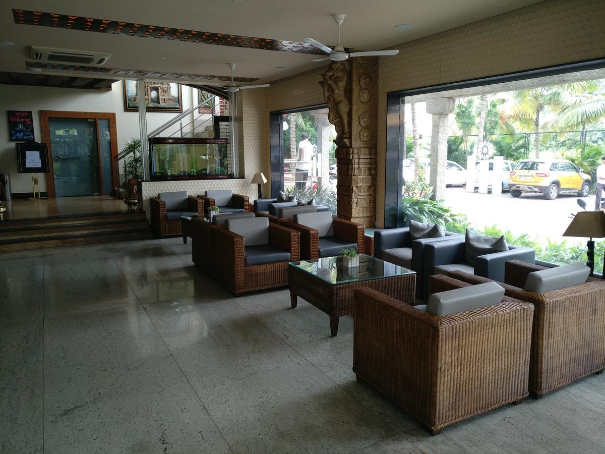 Hotel Hampi International Hospet Extérieur photo