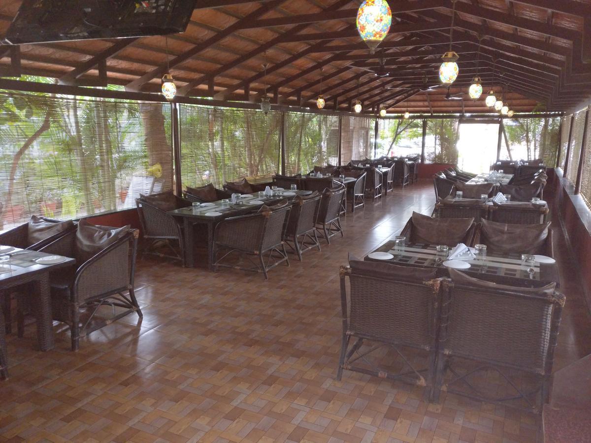 Hotel Hampi International Hospet Extérieur photo