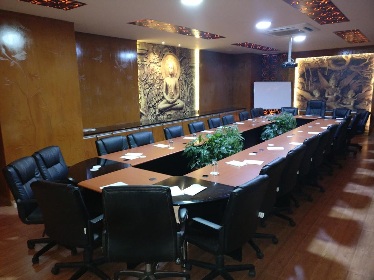 Hotel Hampi International Hospet Extérieur photo