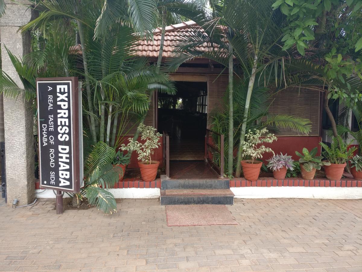 Hotel Hampi International Hospet Extérieur photo