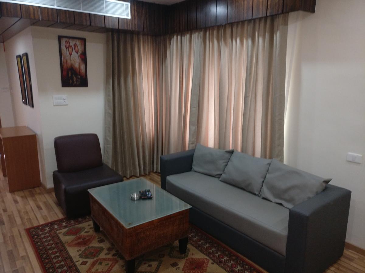 Hotel Hampi International Hospet Extérieur photo