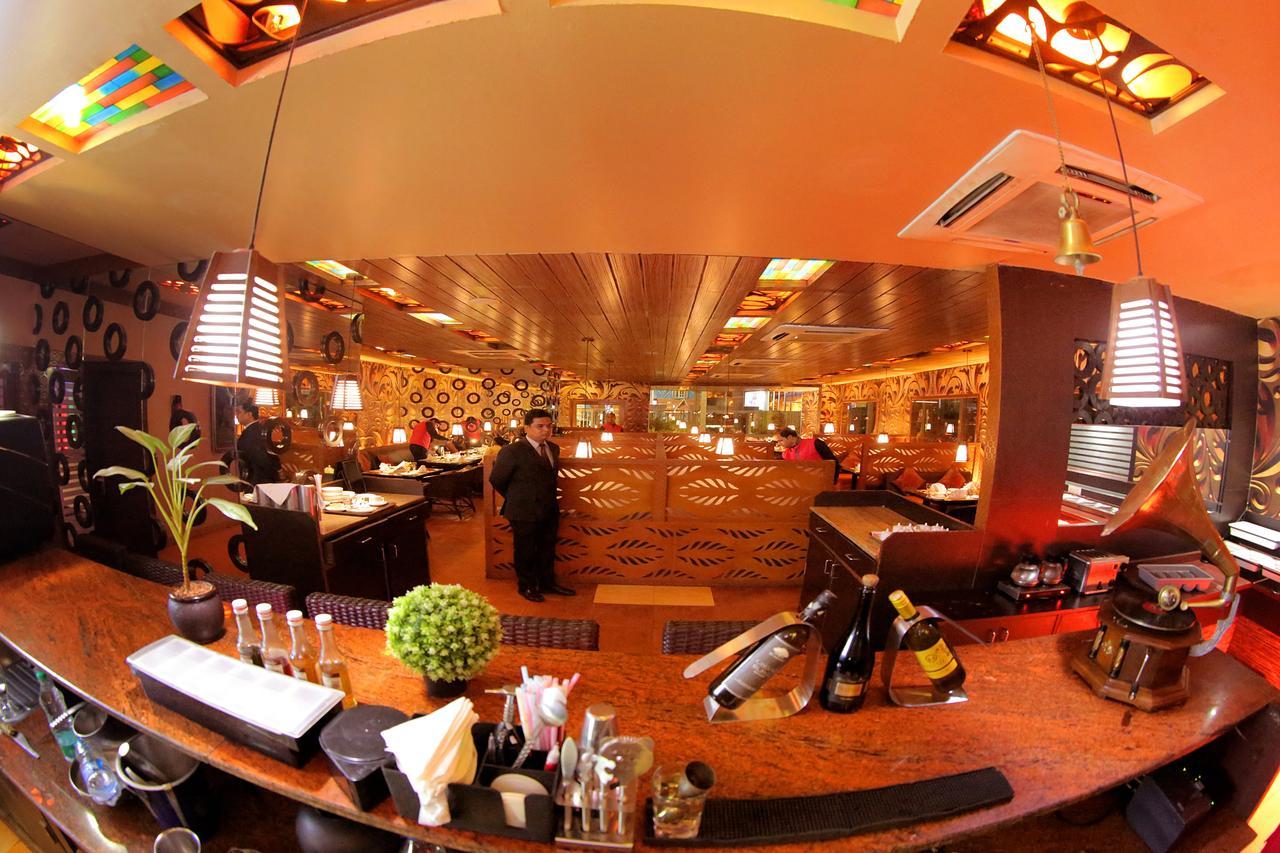 Hotel Hampi International Hospet Extérieur photo