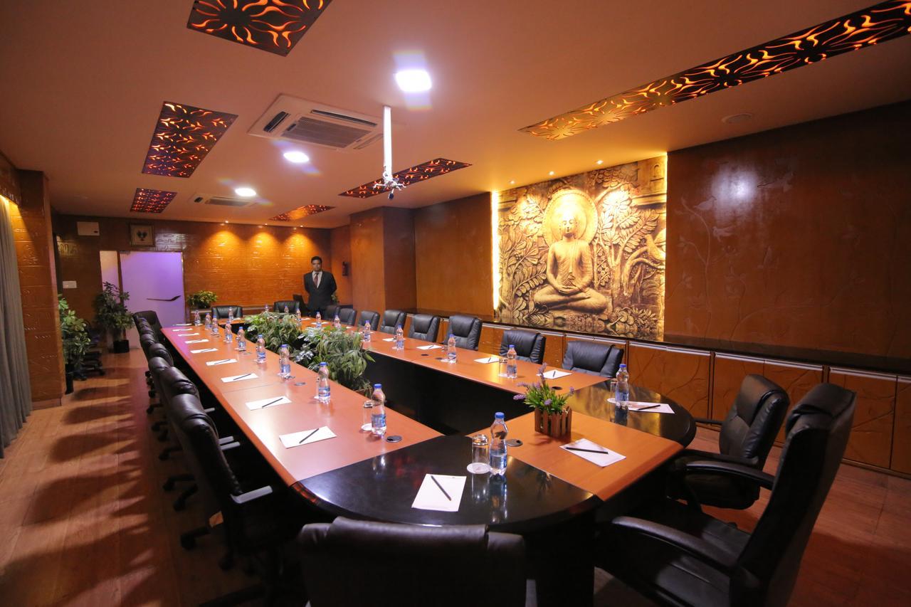 Hotel Hampi International Hospet Extérieur photo