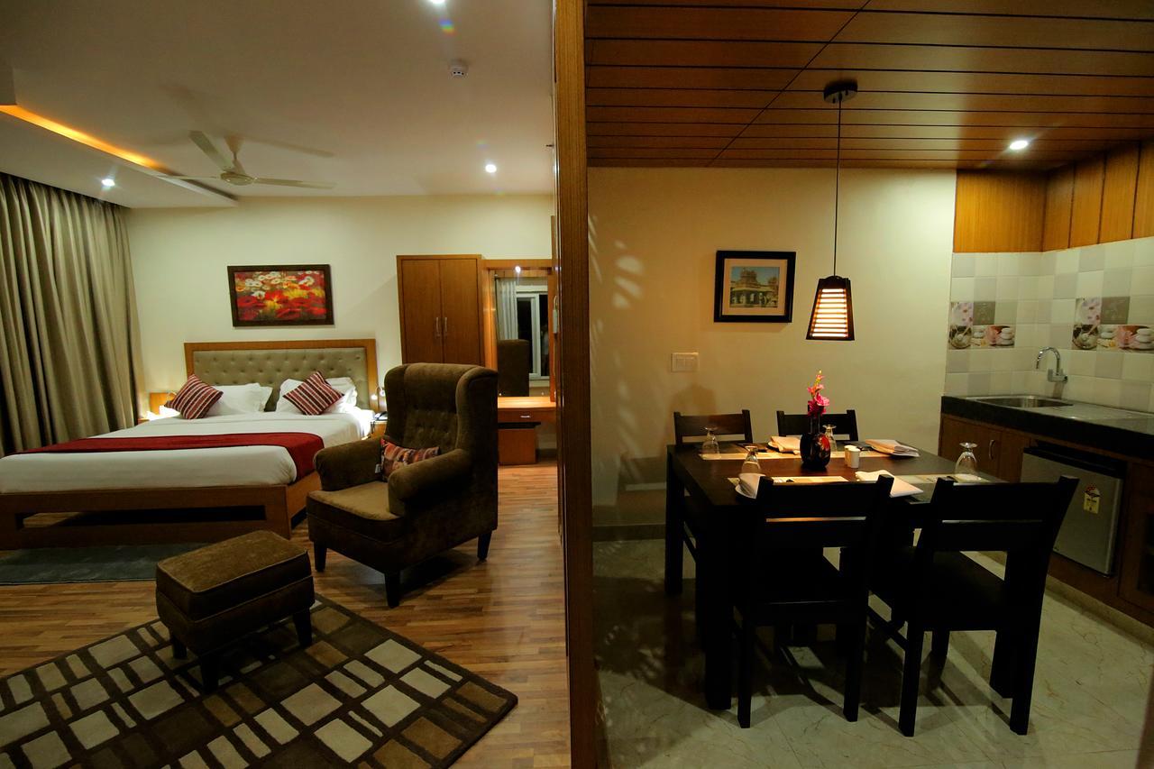 Hotel Hampi International Hospet Extérieur photo